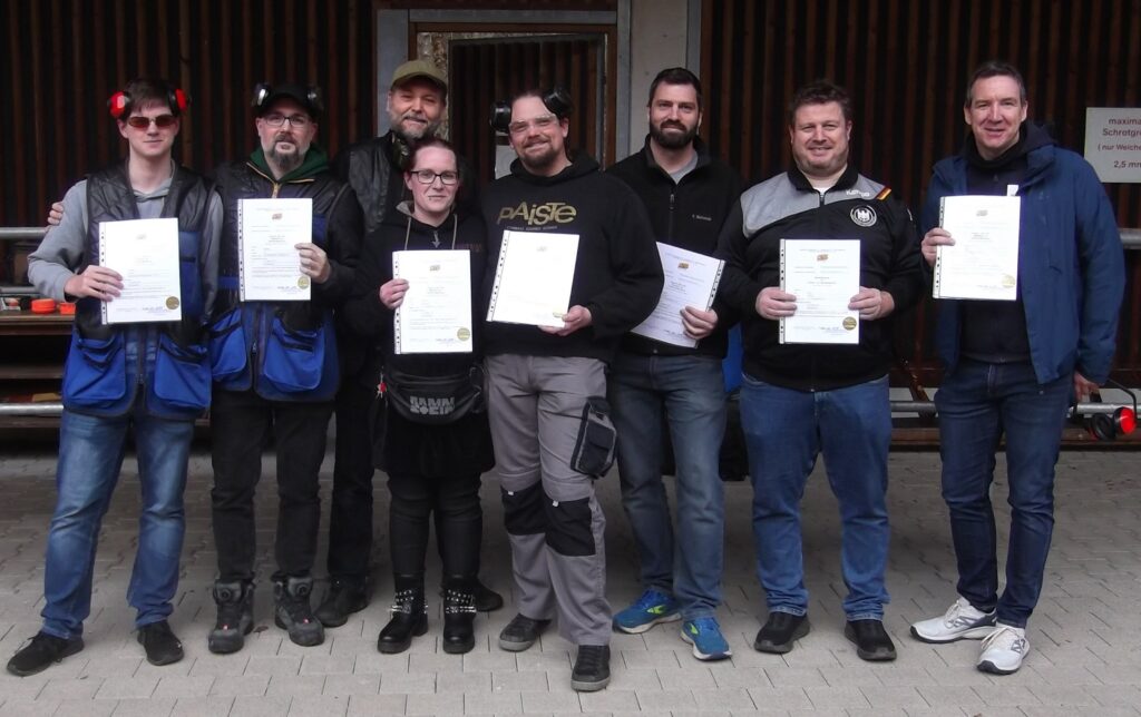Der Sachkundelehrgang 2025 bei der Zeugnisübergabe